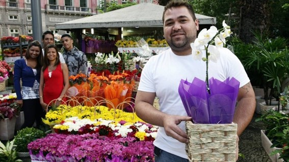 Vida Ganha: donos de quiosques e floristas contam que iniciantes faturam até R$ 15 mil por mês no ramo